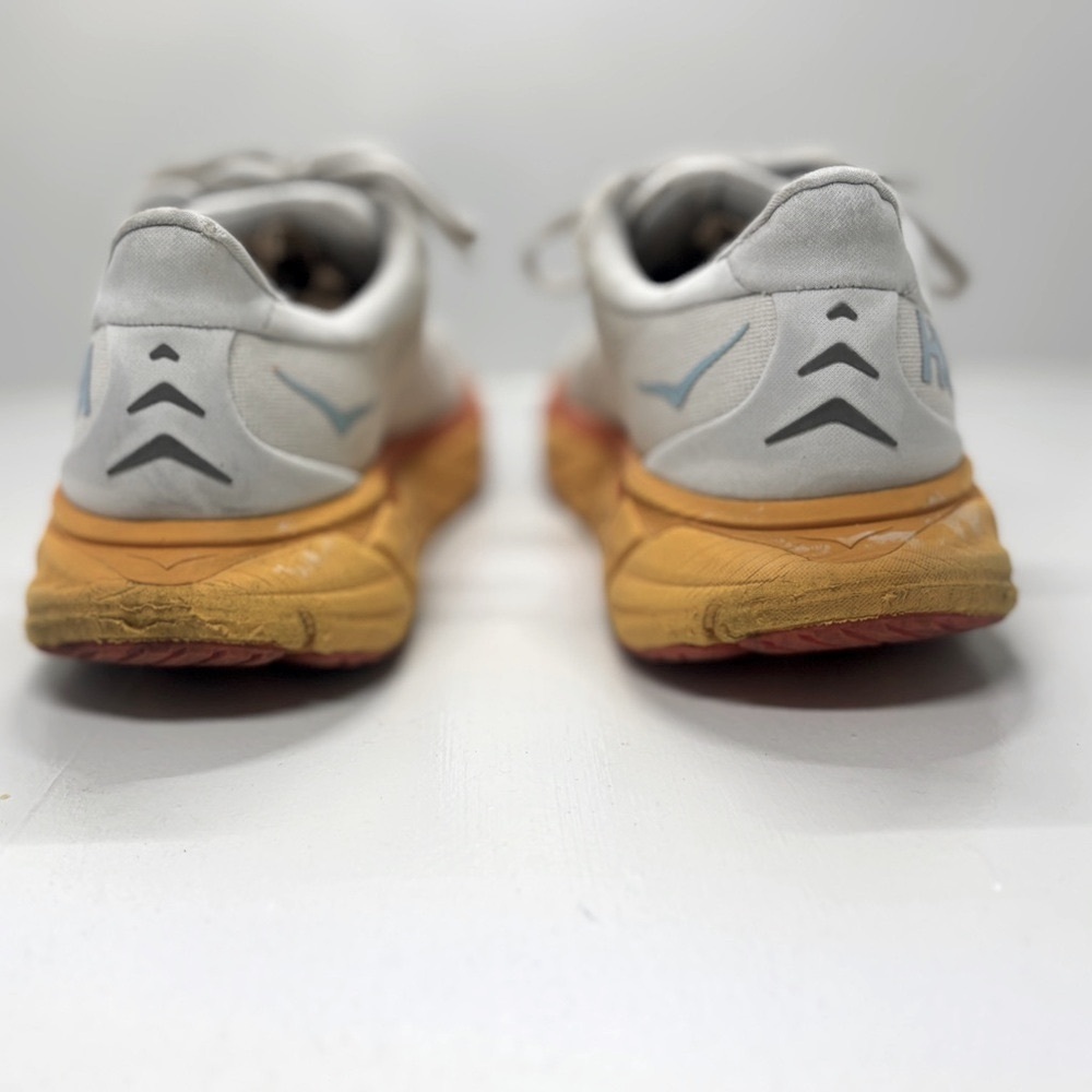 Women’s Hoka Arahi 6 size 8 - Picture 4 of 11